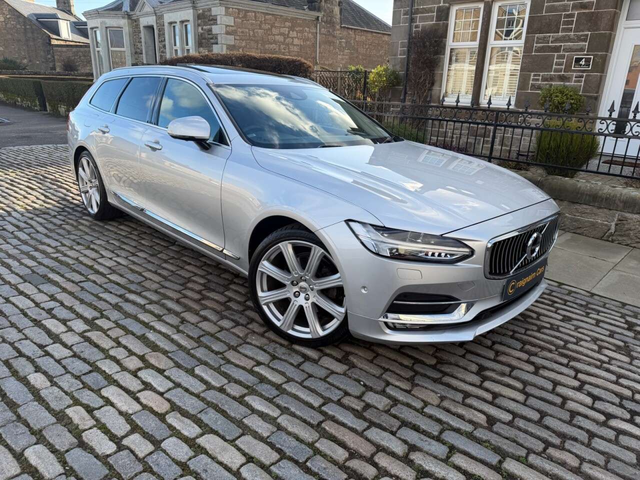 A 2018 VOLVO V90 2.0 D4 Inscription Pro Estate 5dr Diesel Auto Euro 6 (s/s) (190 ps) A 2018 VOLVO V90 2.0 D4 Inscription Pro Estate 5dr Diesel Auto Euro 6 (s/s) (190 ps)
