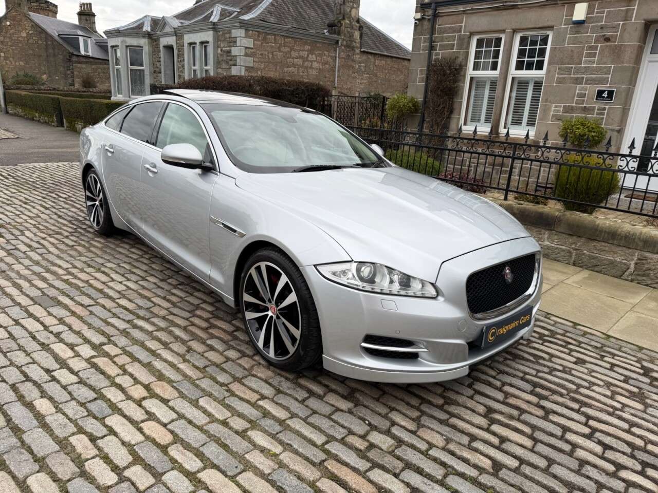 A 2014 JAGUAR XJ 3.0d V6 Portfolio Saloon 4dr Diesel Auto Euro 5 (s/s) (275 ps) A 2014 JAGUAR XJ 3.0d V6 Portfolio Saloon 4dr Diesel Auto Euro 5 (s/s) (275 ps)