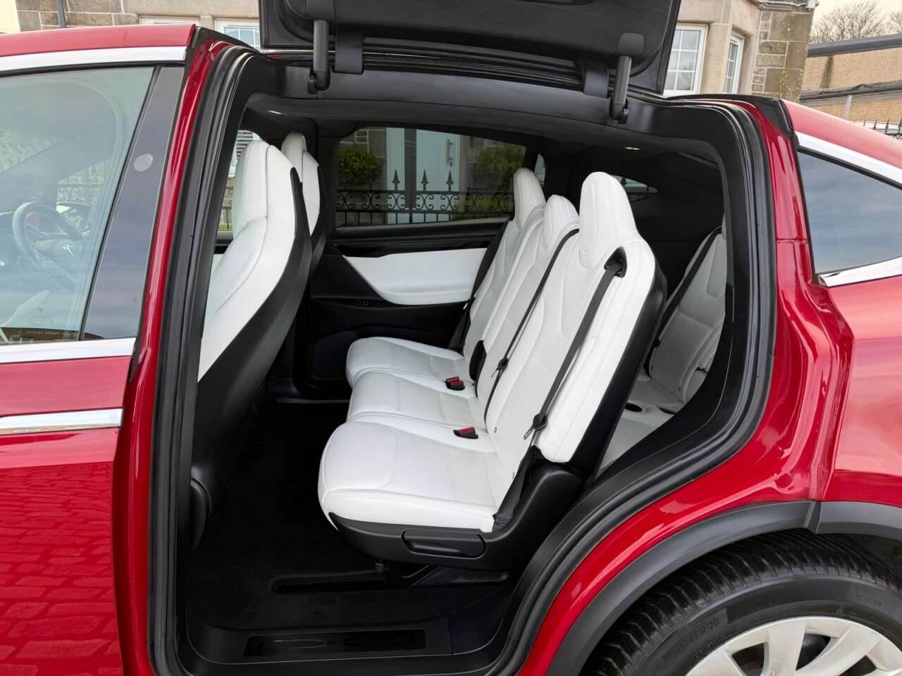 A 2020 TESLA MODEL X (Dual Motor) Standard Range SUV 5dr Electric Auto 4WDE (328 bhp) A 2020 TESLA MODEL X (Dual Motor) Standard Range SUV 5dr Electric Auto 4WDE (328 bhp)