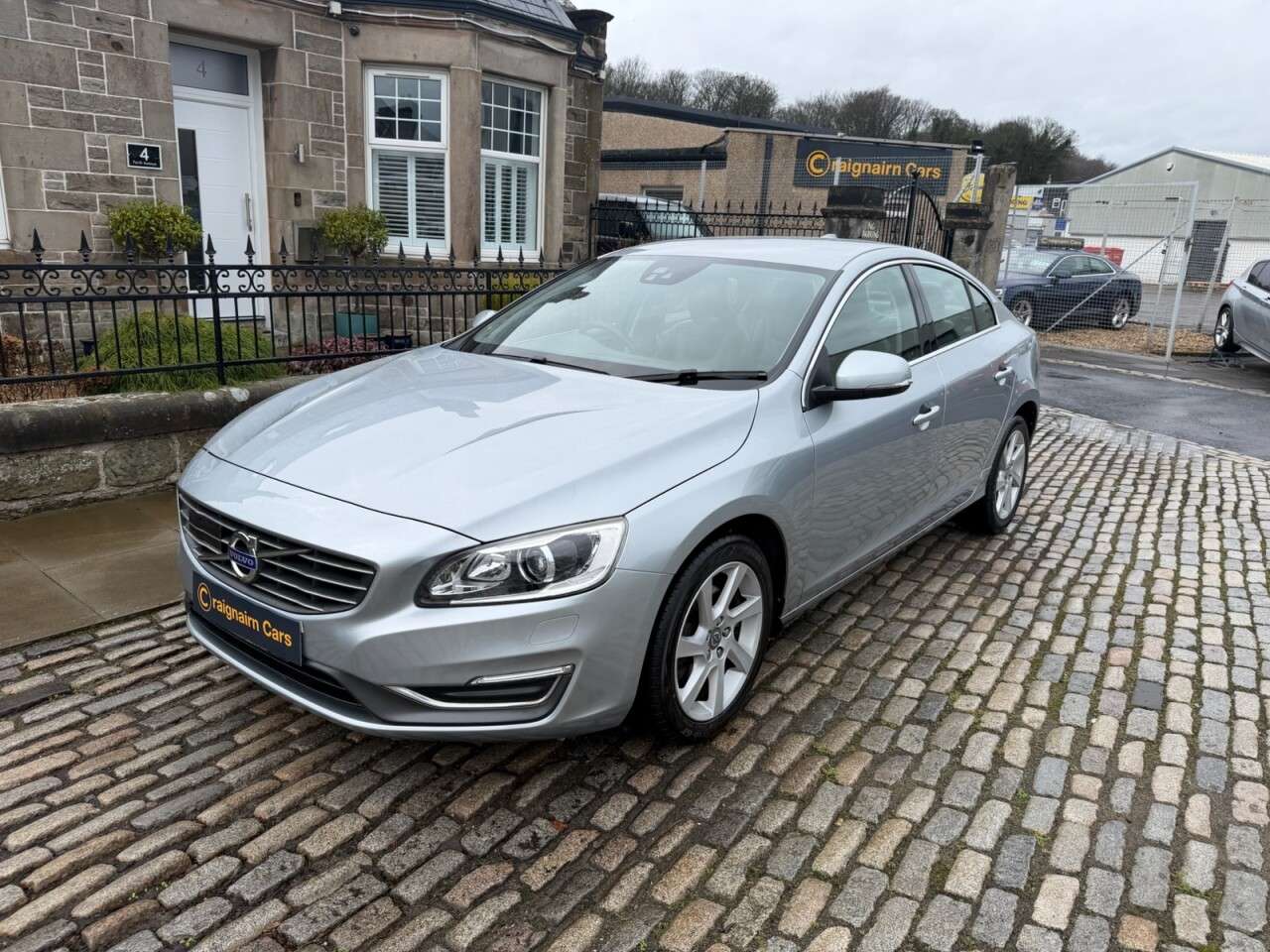 A 2014 VOLVO S60 2.0 D4 SE Lux Nav Saloon 4dr Diesel Manual Euro 6 (s/s) (181 ps) A 2014 VOLVO S60 2.0 D4 SE Lux Nav Saloon 4dr Diesel Manual Euro 6 (s/s) (181 ps)
