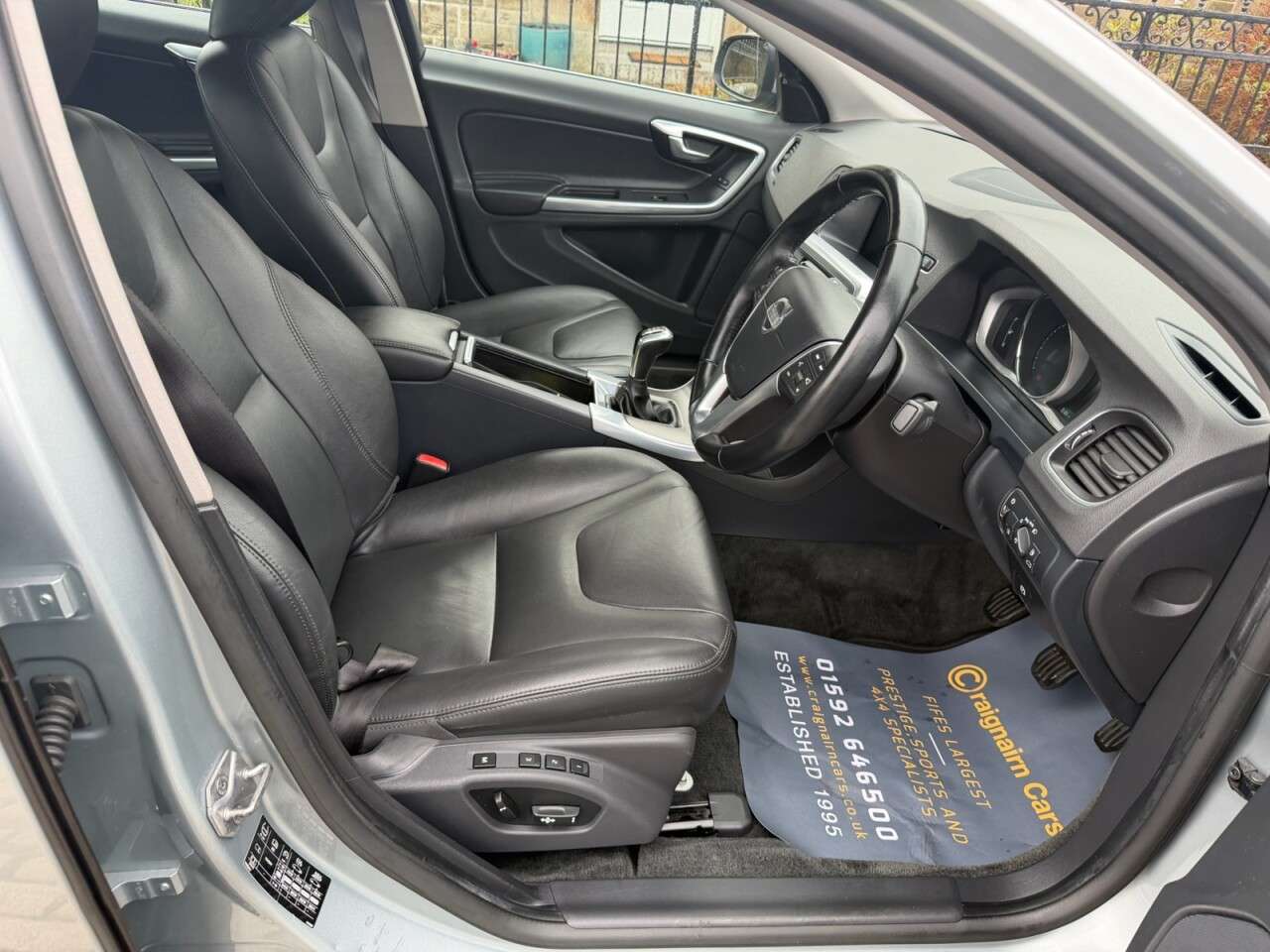 A 2014 VOLVO S60 2.0 D4 SE Lux Nav Saloon 4dr Diesel Manual Euro 6 (s/s) (181 ps) A 2014 VOLVO S60 2.0 D4 SE Lux Nav Saloon 4dr Diesel Manual Euro 6 (s/s) (181 ps)