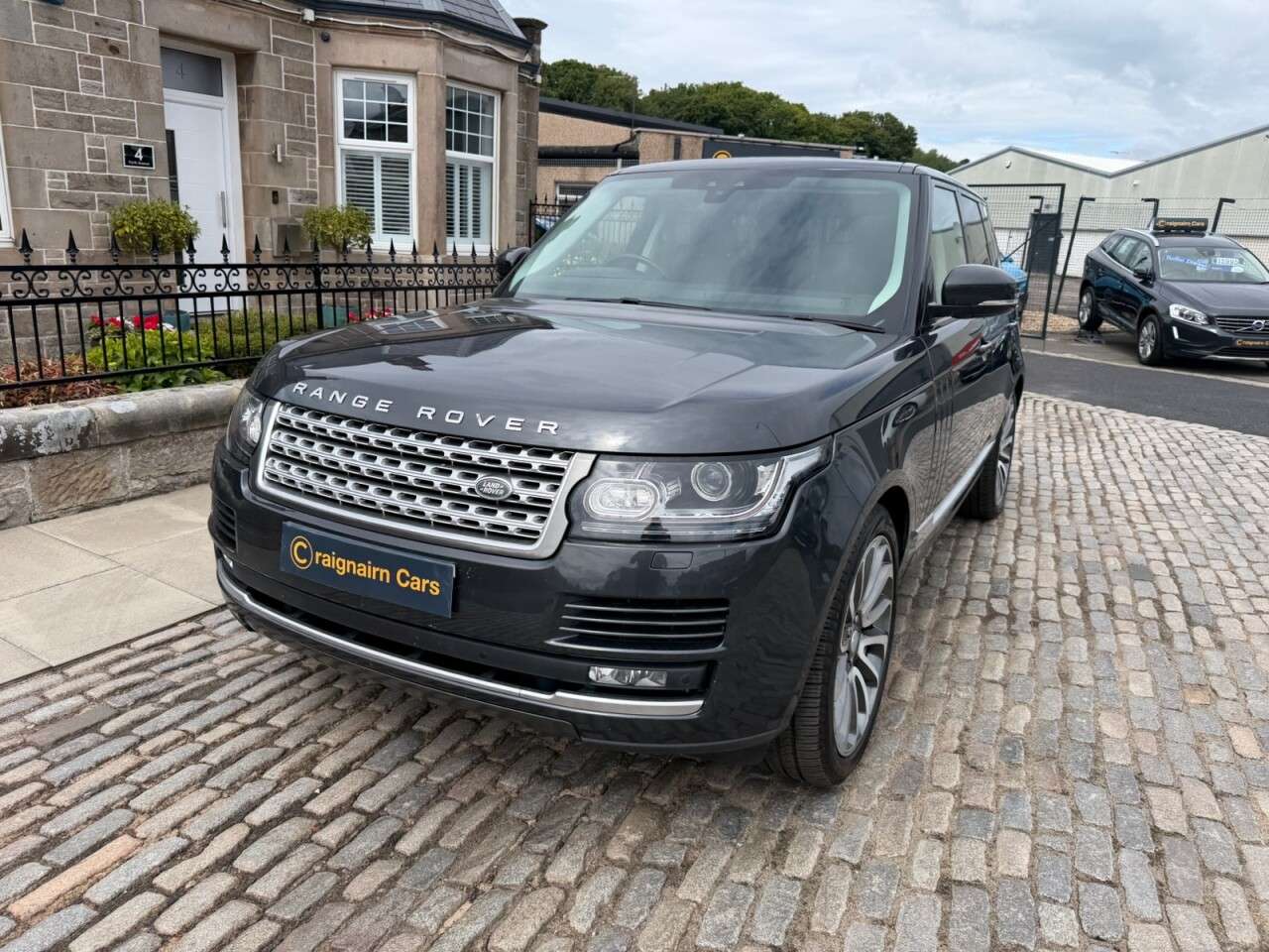 A 2017 LAND ROVER RANGE ROVER 3.0 TD V6 Vogue SUV 5dr Diesel Auto 4WD Euro 6 (s/s) (258 ps) A 2017 LAND ROVER RANGE ROVER 3.0 TD V6 Vogue SUV 5dr Diesel Auto 4WD Euro 6 (s/s) (258 ps)