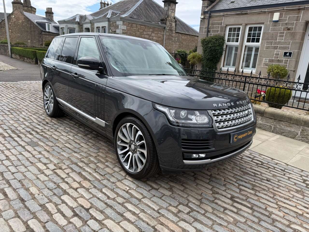 A 2017 LAND ROVER RANGE ROVER 3.0 TD V6 Vogue SUV 5dr Diesel Auto 4WD Euro 6 (s/s) (258 ps) A 2017 LAND ROVER RANGE ROVER 3.0 TD V6 Vogue SUV 5dr Diesel Auto 4WD Euro 6 (s/s) (258 ps)