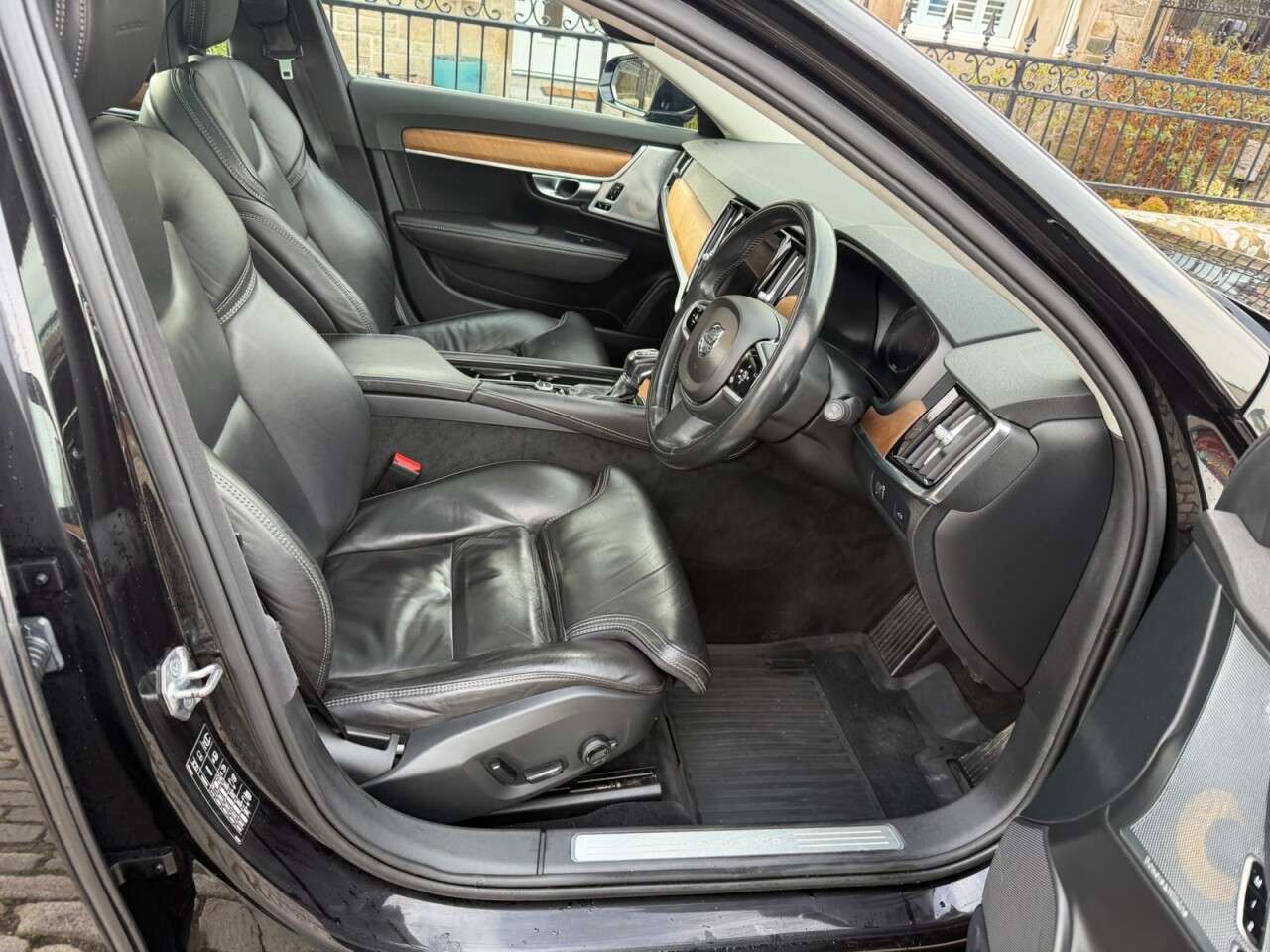 A 2016 VOLVO V90 2.0 D4 Inscription Estate 5dr Diesel Auto Euro 6 (s/s) (190 ps) A 2016 VOLVO V90 2.0 D4 Inscription Estate 5dr Diesel Auto Euro 6 (s/s) (190 ps)