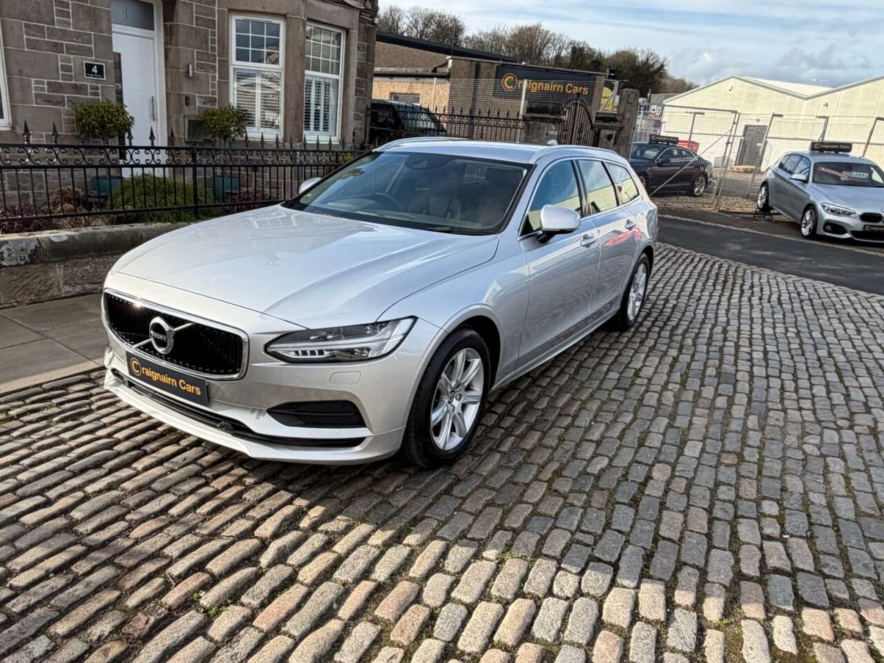 A 2019 VOLVO V90 2.0 D4 Momentum Estate 5dr Diesel Auto Euro 6 (s/s) (190 ps) A 2019 VOLVO V90 2.0 D4 Momentum Estate 5dr Diesel Auto Euro 6 (s/s) (190 ps)