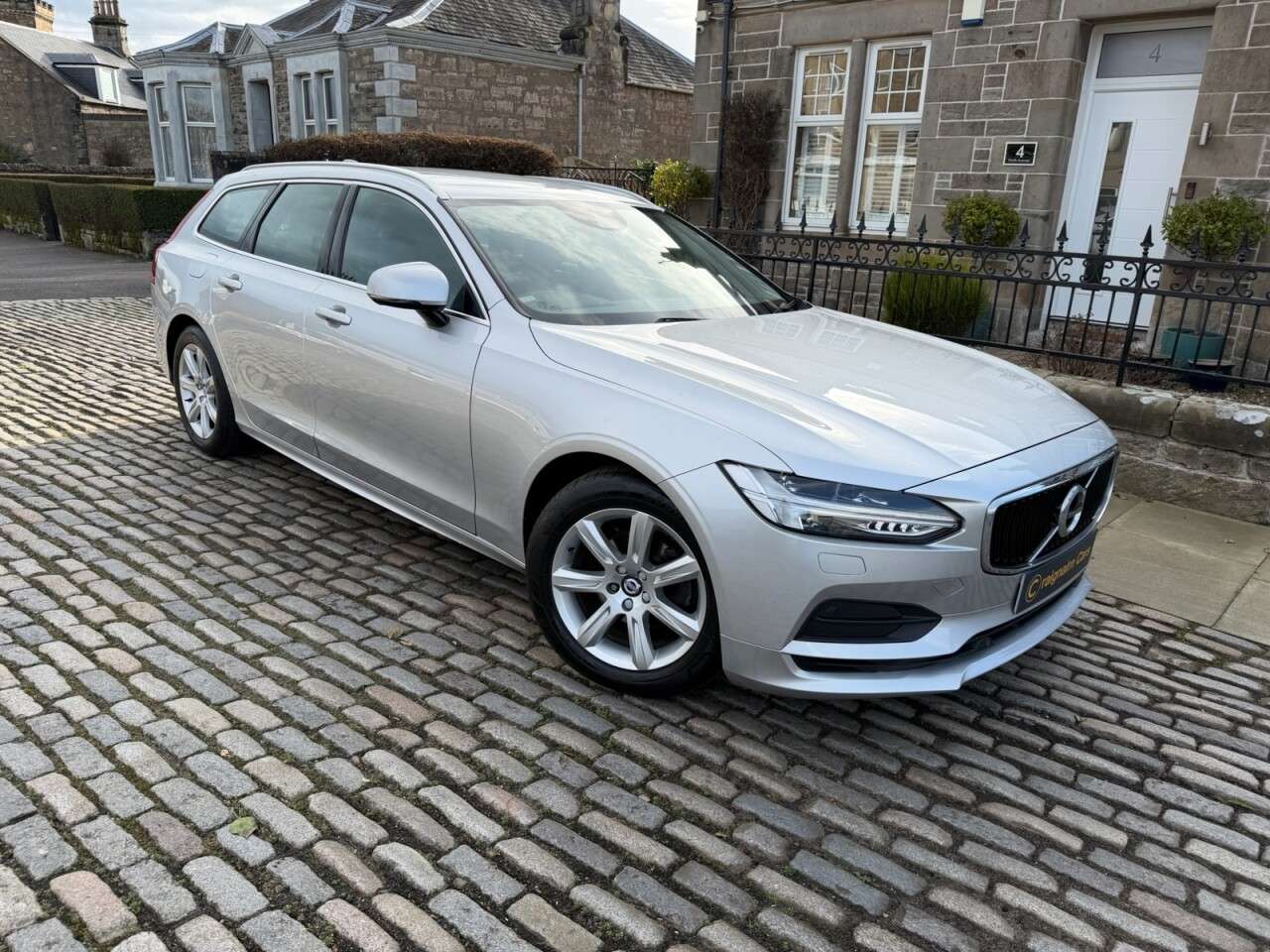 A 2019 VOLVO V90 2.0 D4 Momentum Estate 5dr Diesel Auto Euro 6 (s/s) (190 ps) A 2019 VOLVO V90 2.0 D4 Momentum Estate 5dr Diesel Auto Euro 6 (s/s) (190 ps)