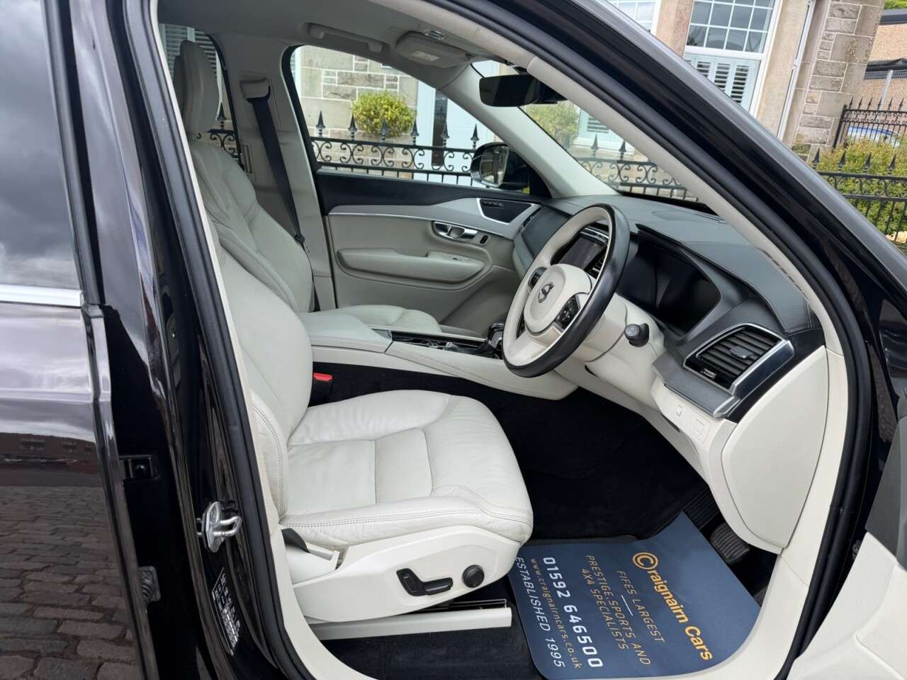 A 2016 VOLVO XC90 2.0 D5 Inscription SUV 5dr Diesel Geartronic 4WD Euro 6 (s/s) (225 ps) A 2016 VOLVO XC90 2.0 D5 Inscription SUV 5dr Diesel Geartronic 4WD Euro 6 (s/s) (225 ps)