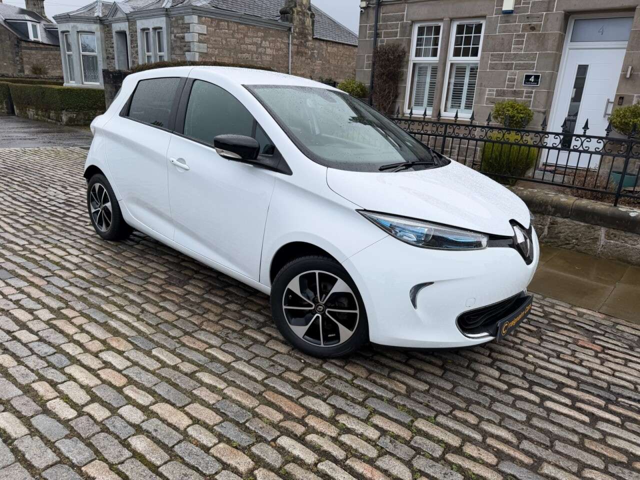 A 2019 RENAULT ZOE Q90 41kWh Dynamique Nav Hatchback 5dr Electric Auto (i, Quick Charge) (88 b A 2019 RENAULT ZOE Q90 41kWh Dynamique Nav Hatchback 5dr Electric Auto (i, Quick Charge) (88 b
