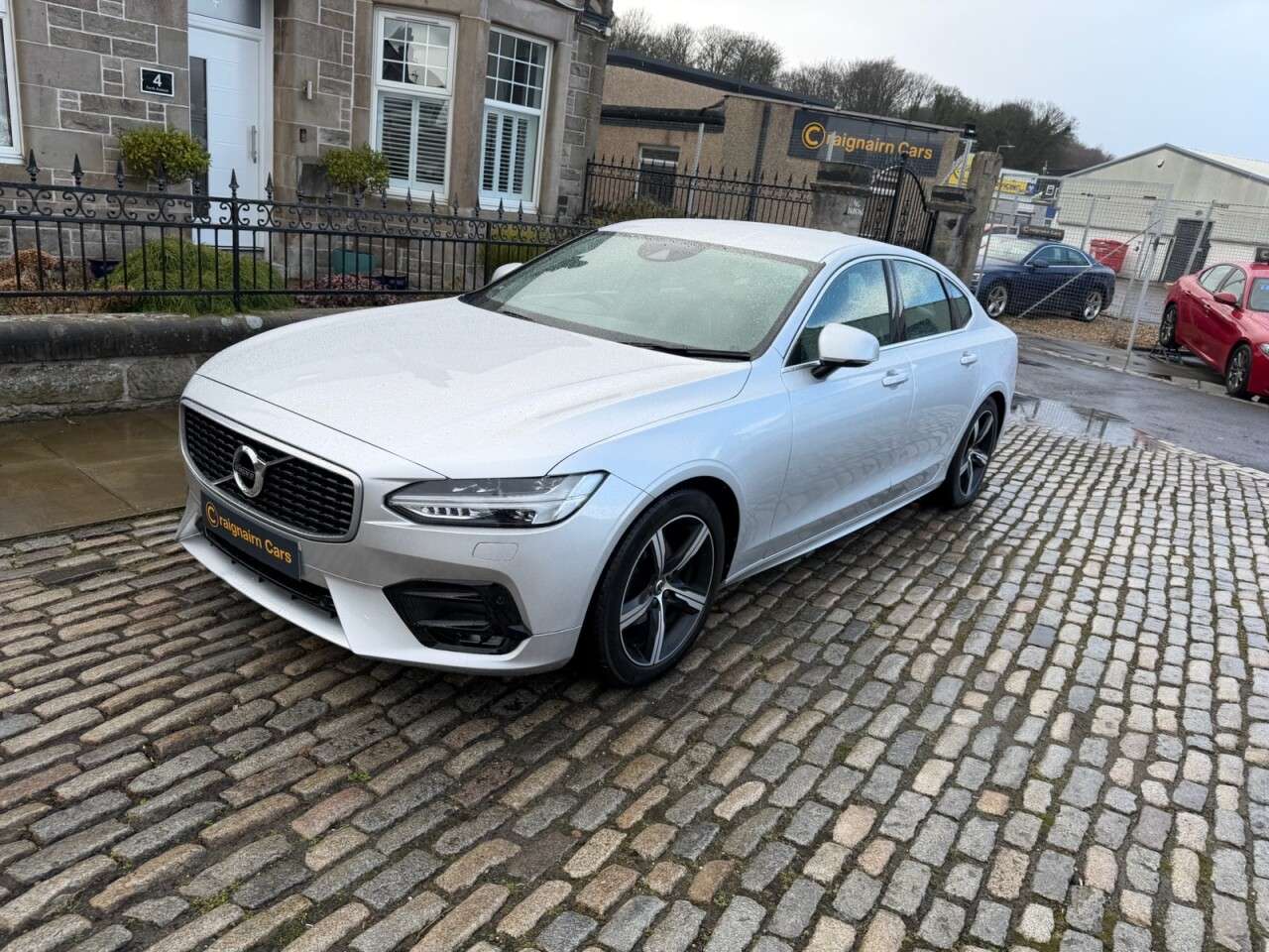 A 2019 VOLVO S90 2.0 D4 R-Design Saloon 4dr Diesel Auto Euro 6 (s/s) (190 ps) A 2019 VOLVO S90 2.0 D4 R-Design Saloon 4dr Diesel Auto Euro 6 (s/s) (190 ps)