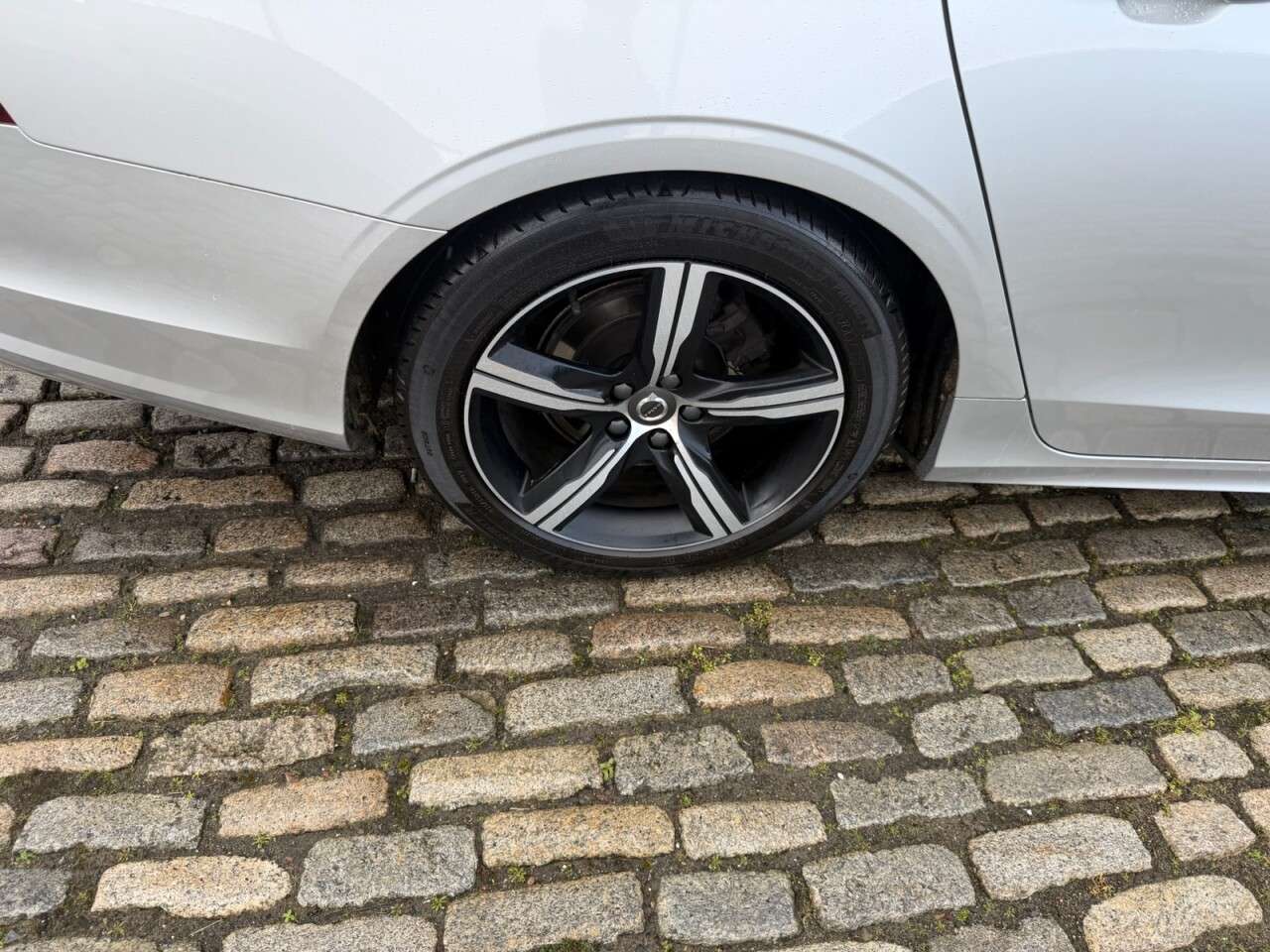 2019 VOLVO S90 2019 VOLVO S90