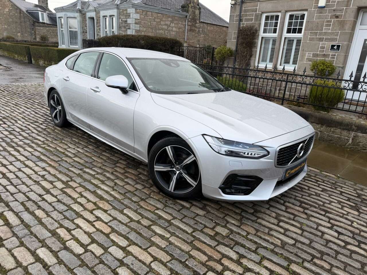 A 2019 VOLVO S90 2.0 D4 R-Design Saloon 4dr Diesel Auto Euro 6 (s/s) (190 ps) A 2019 VOLVO S90 2.0 D4 R-Design Saloon 4dr Diesel Auto Euro 6 (s/s) (190 ps)