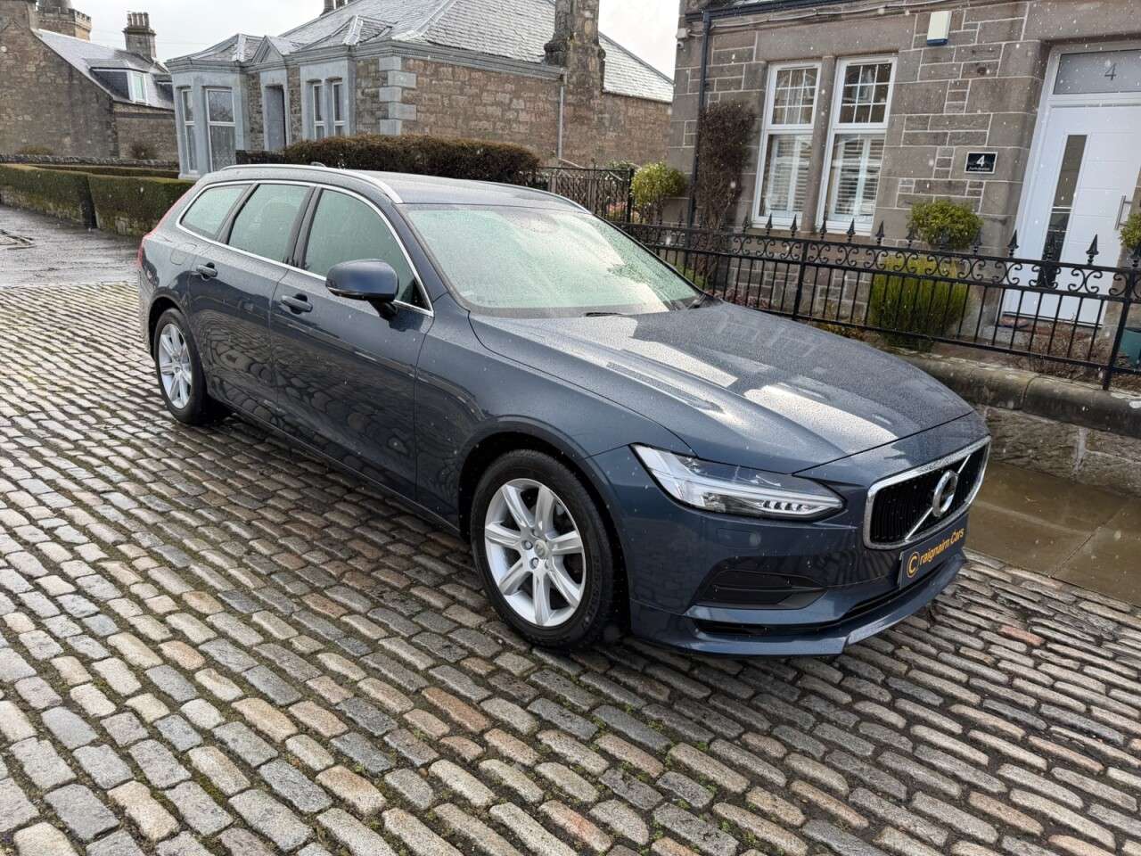 A 2018 VOLVO V90 2.0 D4 Momentum Estate 5dr Diesel Auto Euro 6 (s/s) (190 ps) A 2018 VOLVO V90 2.0 D4 Momentum Estate 5dr Diesel Auto Euro 6 (s/s) (190 ps)