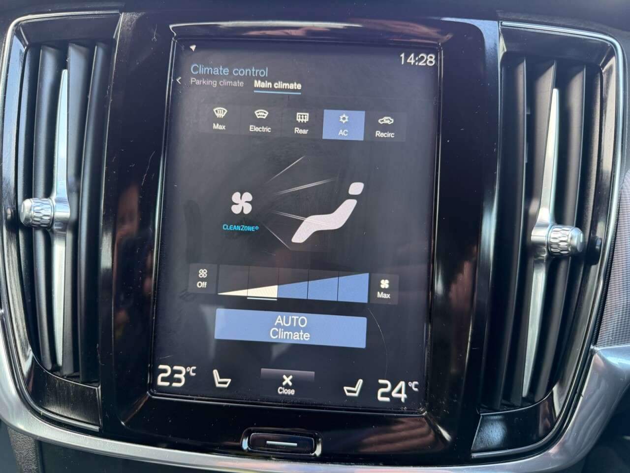 2018 VOLVO V90 2018 VOLVO V90