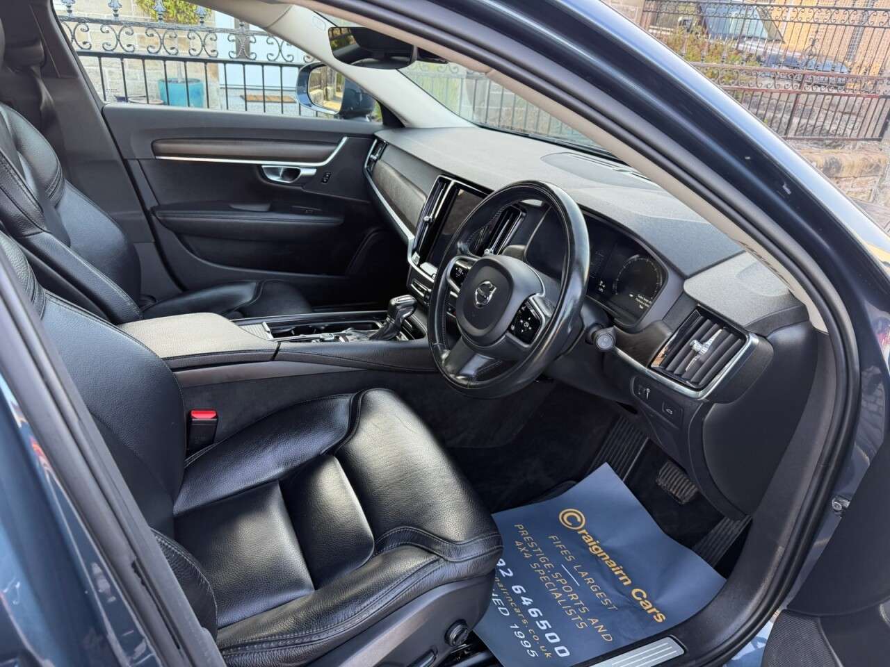 A 2017 VOLVO V90 CROSS COUNTRY 2.0 D5 PowerPulse Pro Estate 5dr Diesel Auto AWD Euro 6 (s/s) (235 ps) A 2017 VOLVO V90 CROSS COUNTRY 2.0 D5 PowerPulse Pro Estate 5dr Diesel Auto AWD Euro 6 (s/s) (235 ps)