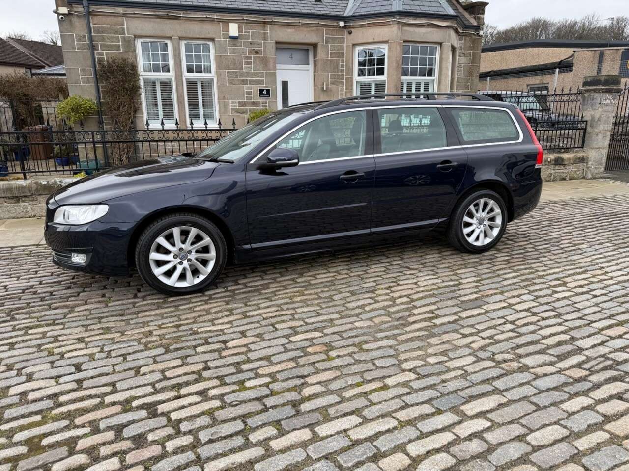 2015 VOLVO V70 2015 VOLVO V70