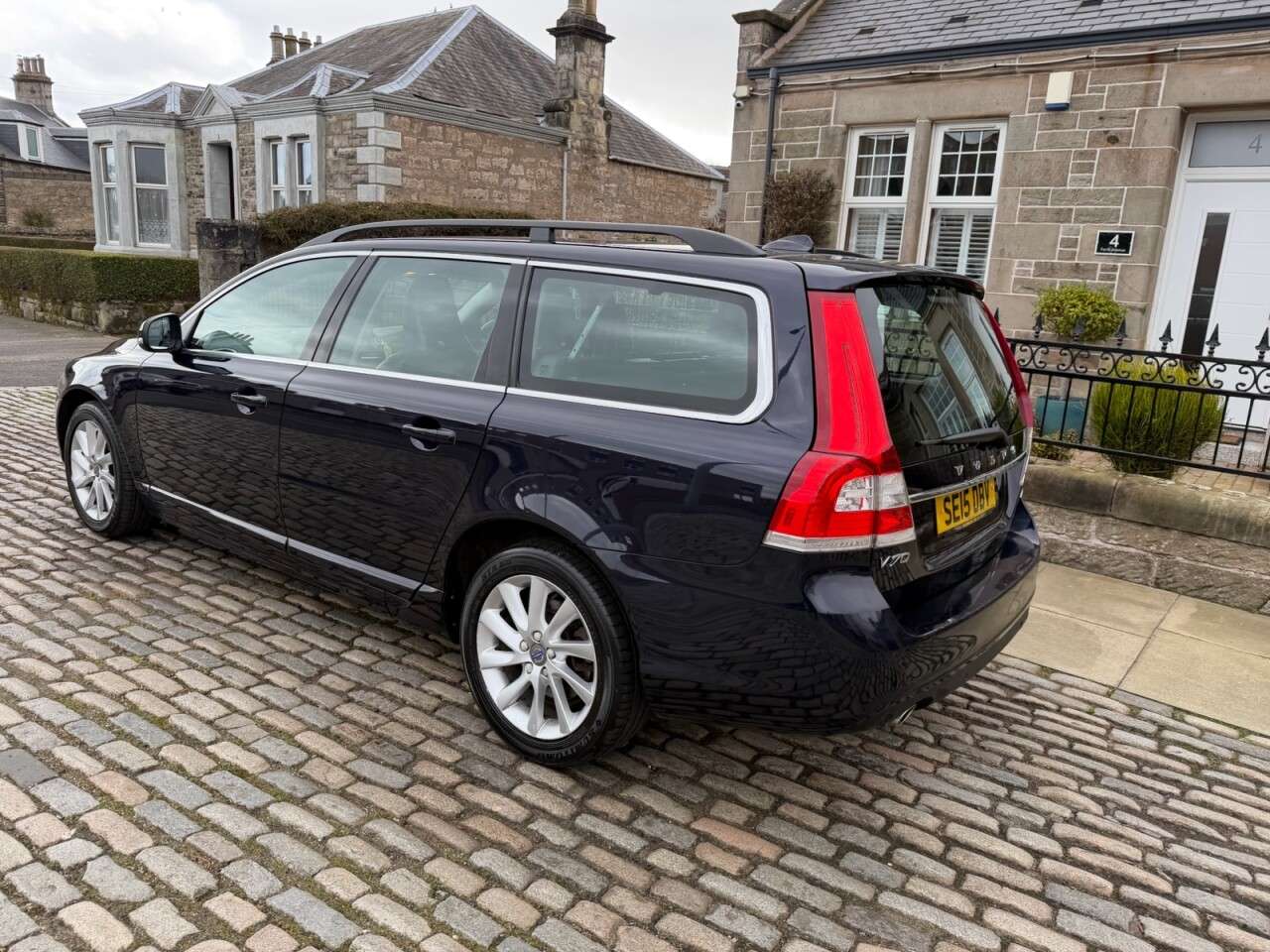 2015 VOLVO V70 2015 VOLVO V70