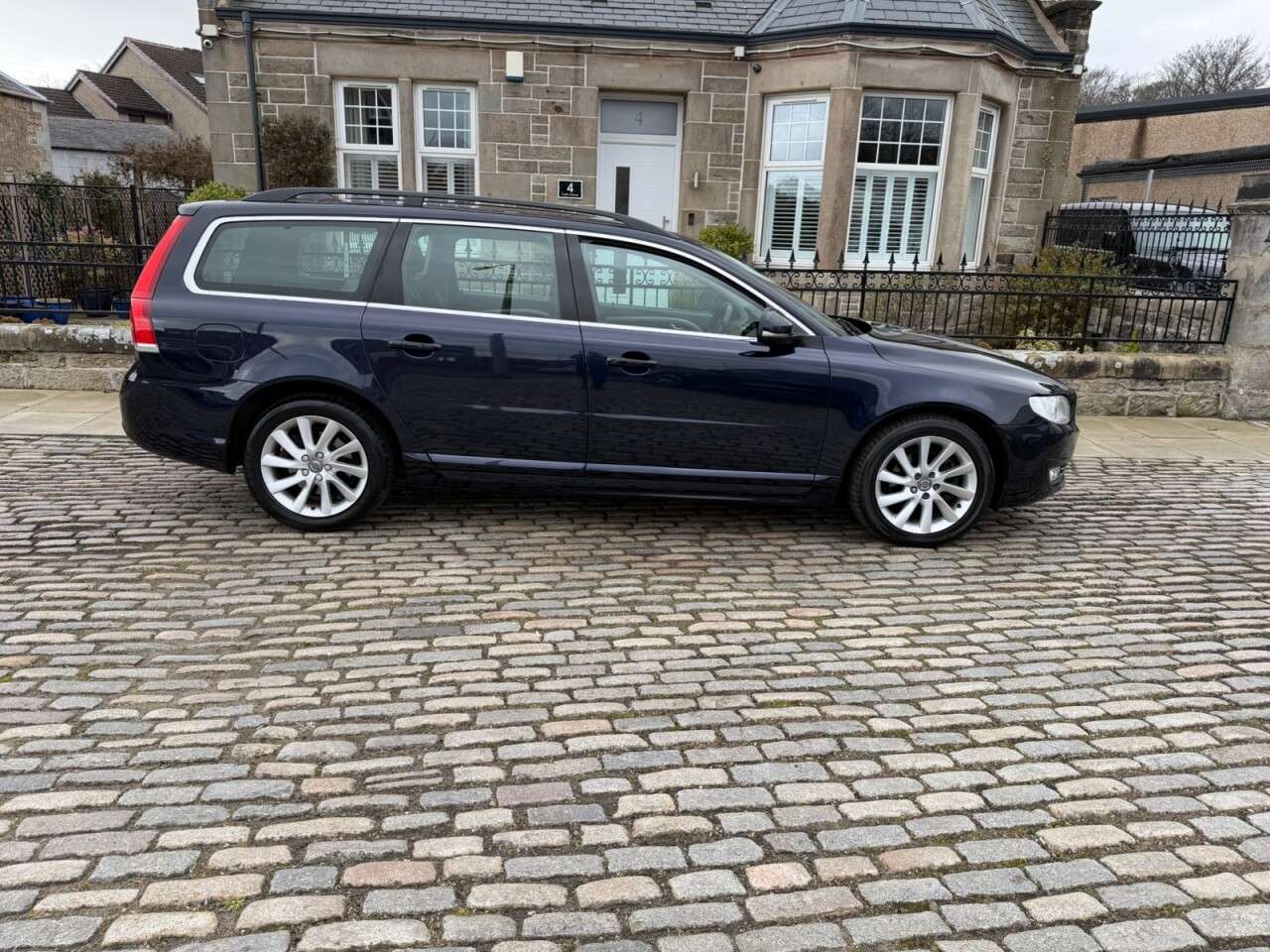 2015 VOLVO V70 2015 VOLVO V70