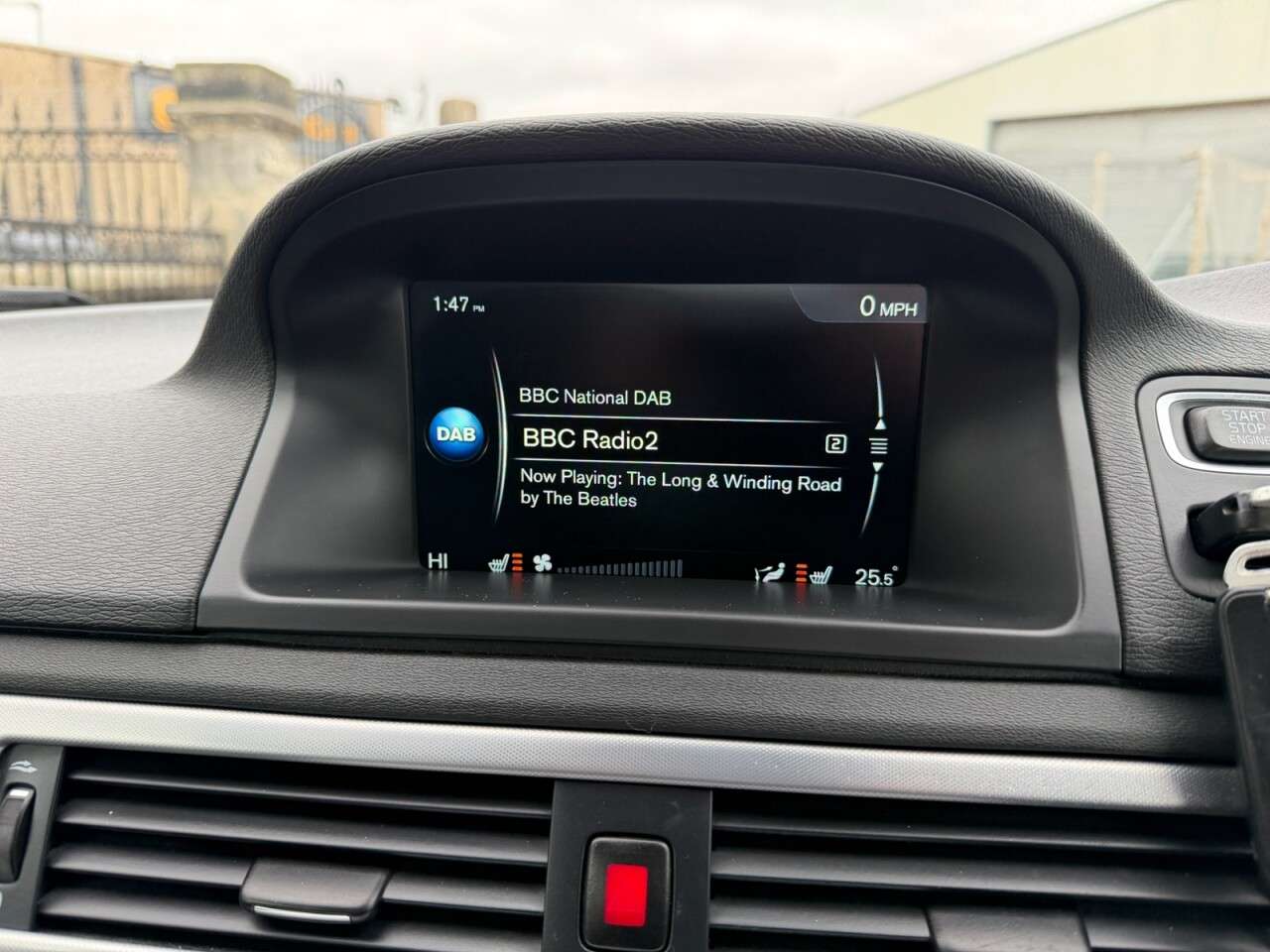 2015 VOLVO V70 2015 VOLVO V70