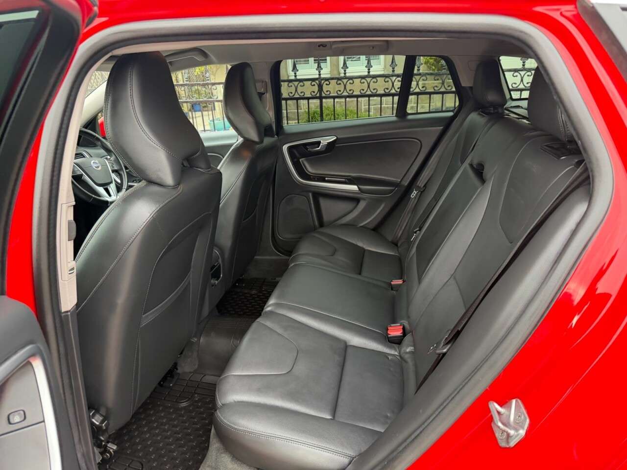 2018 VOLVO V60 2018 VOLVO V60