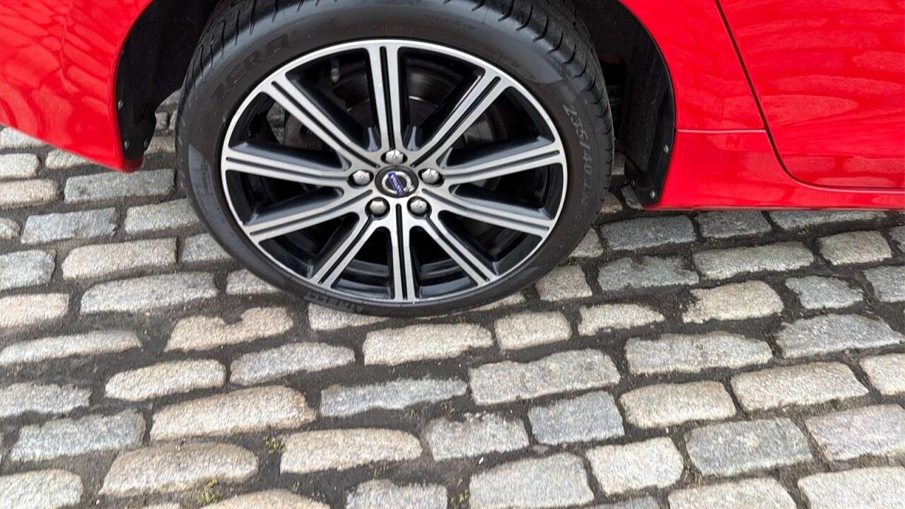 2018 VOLVO V60 2018 VOLVO V60
