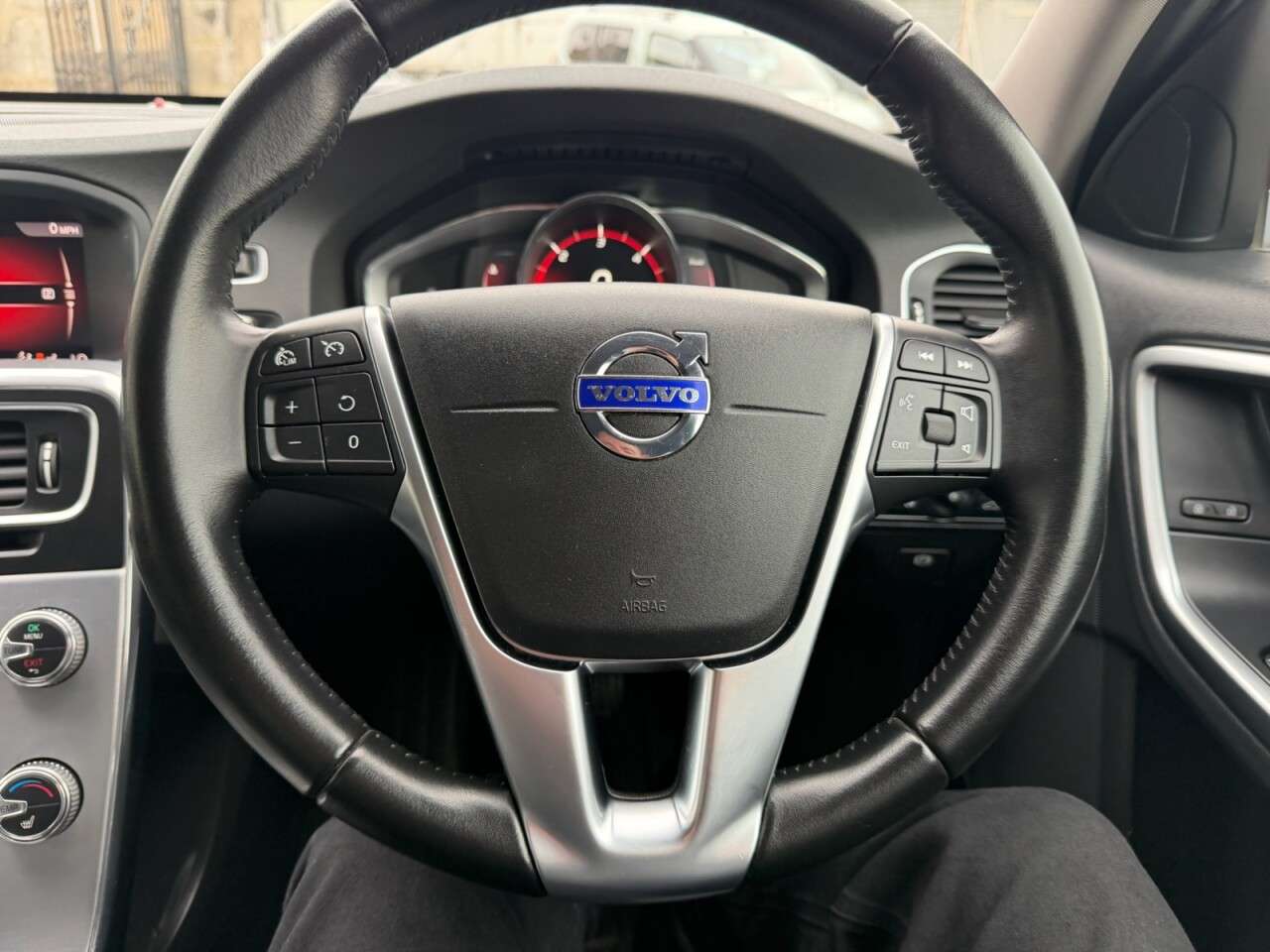 2018 VOLVO V60 2018 VOLVO V60