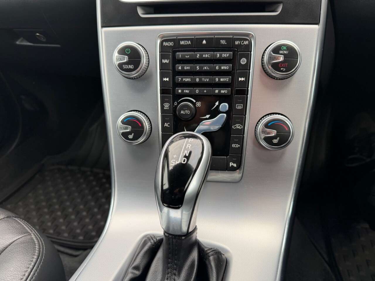 2018 VOLVO V60 2018 VOLVO V60