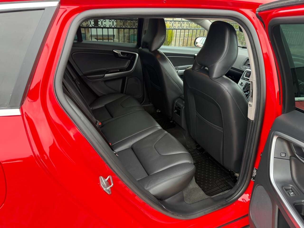 2018 VOLVO V60 2018 VOLVO V60