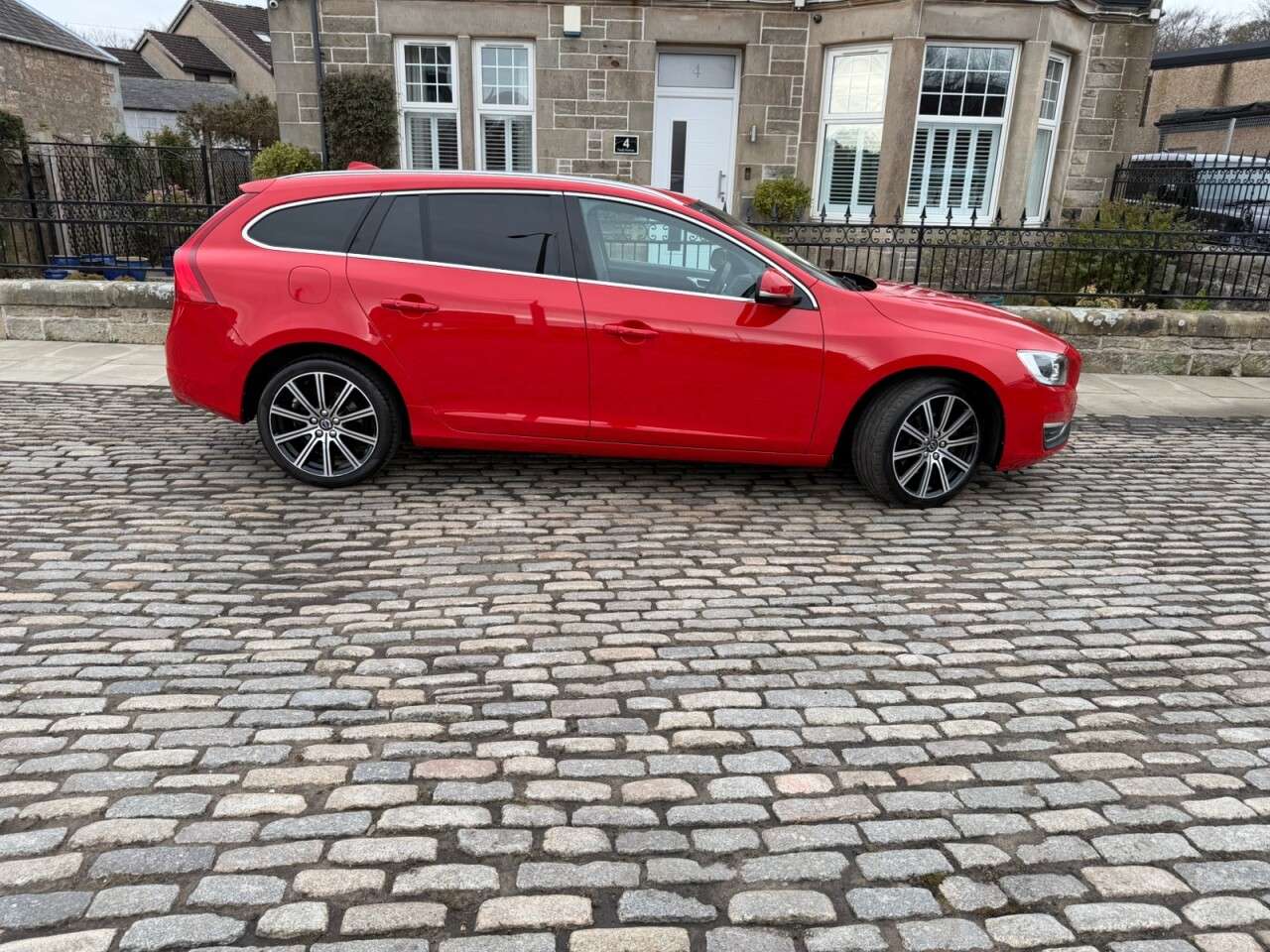 2018 VOLVO V60 2018 VOLVO V60