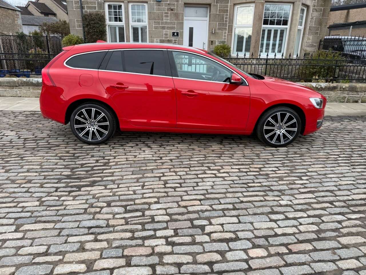 2018 VOLVO V60 2018 VOLVO V60