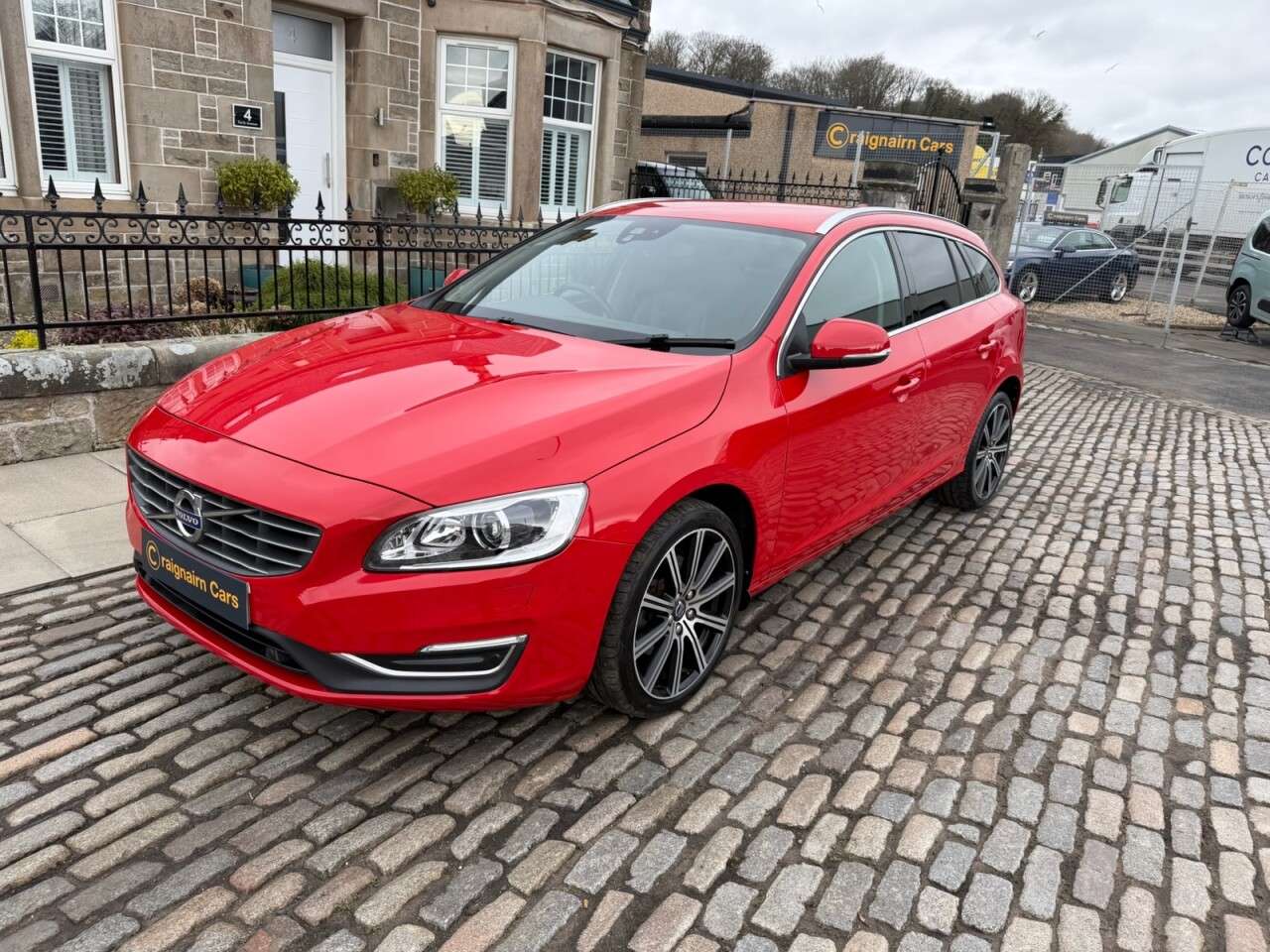 A 2018 VOLVO V60 2.0 D4 SE Lux Nav Estate 5dr Diesel Auto Euro 6 (s/s) (190 ps) A 2018 VOLVO V60 2.0 D4 SE Lux Nav Estate 5dr Diesel Auto Euro 6 (s/s) (190 ps)