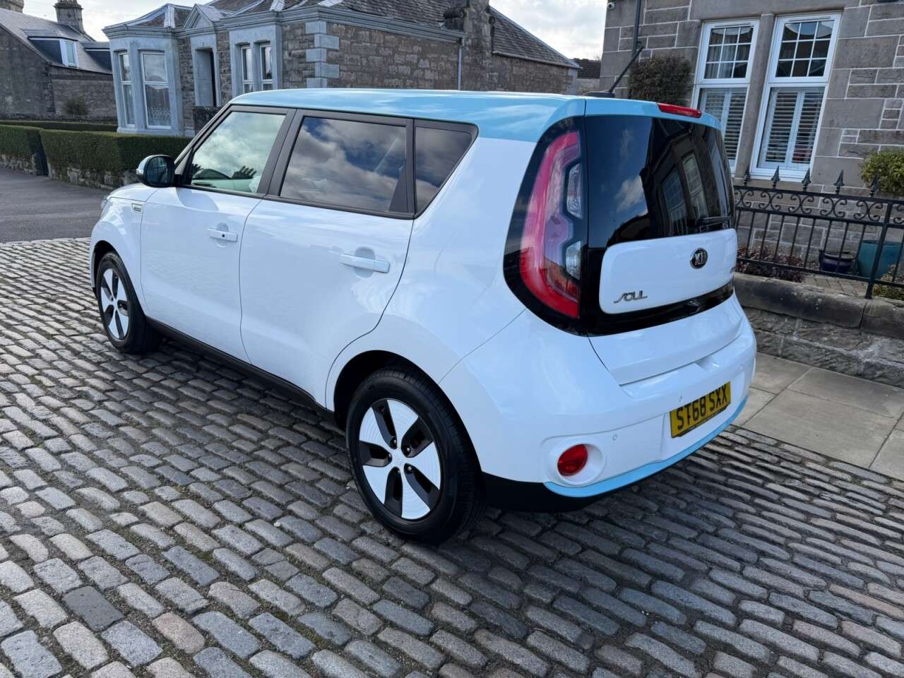 A 2018 KIA SOUL 30kWh EV SUV 5dr Electric Auto (109 bhp) A 2018 KIA SOUL 30kWh EV SUV 5dr Electric Auto (109 bhp)
