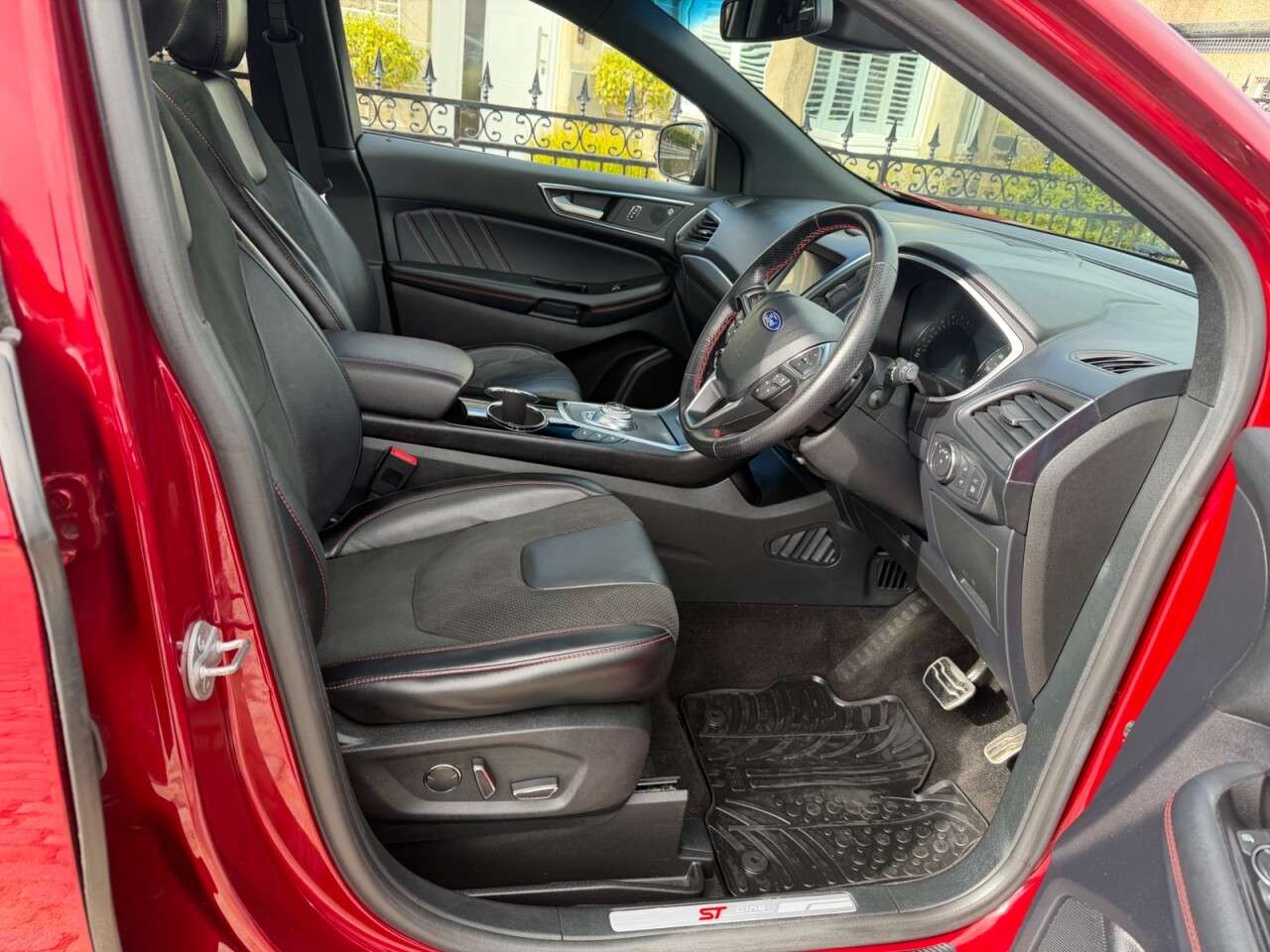 A 2019 FORD EDGE 2.0 EcoBlue ST-Line SUV 5dr Diesel Auto AWD Euro 6 (s/s) (238 ps) A 2019 FORD EDGE 2.0 EcoBlue ST-Line SUV 5dr Diesel Auto AWD Euro 6 (s/s) (238 ps)