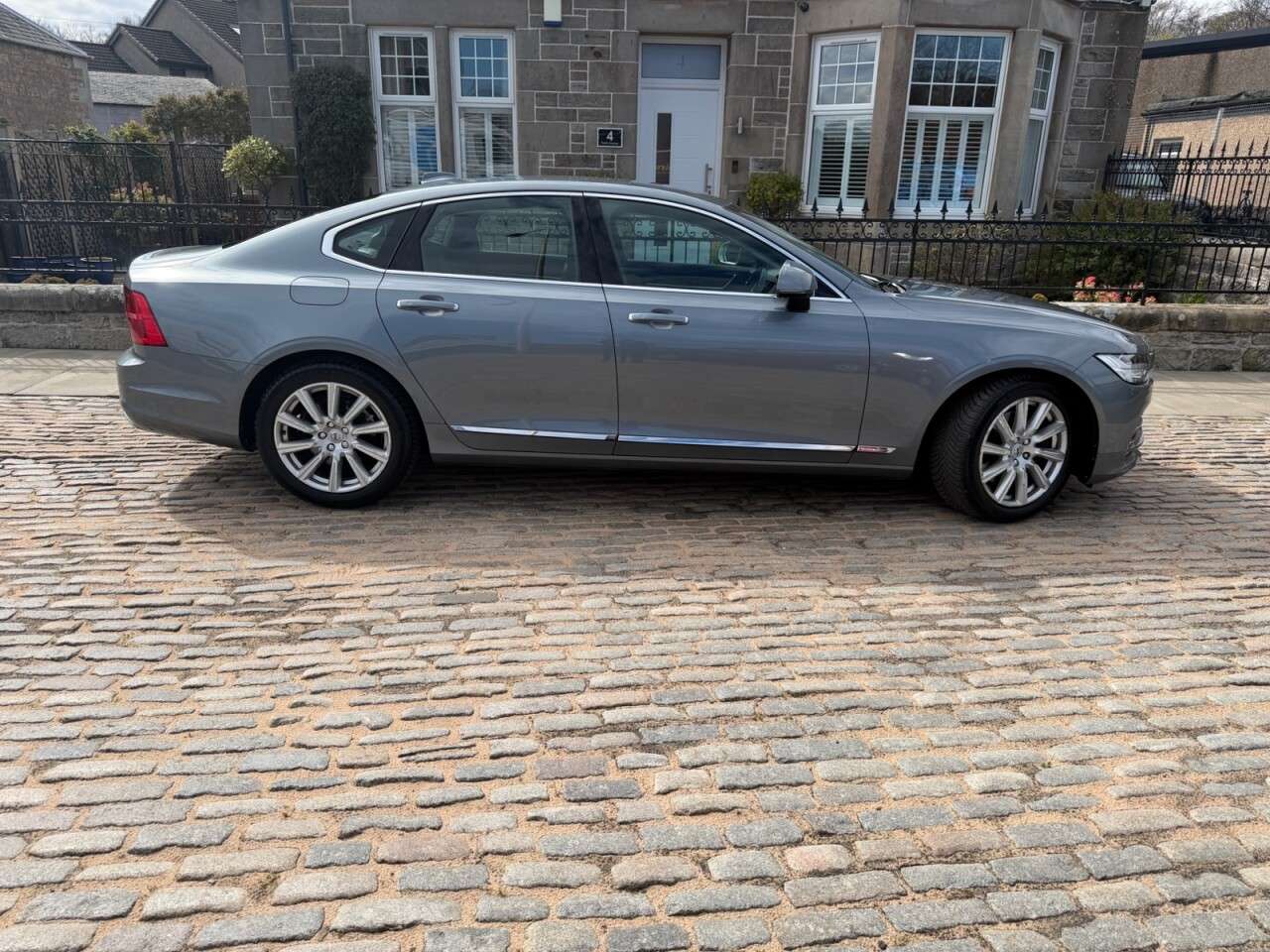2017 VOLVO S90 2017 VOLVO S90