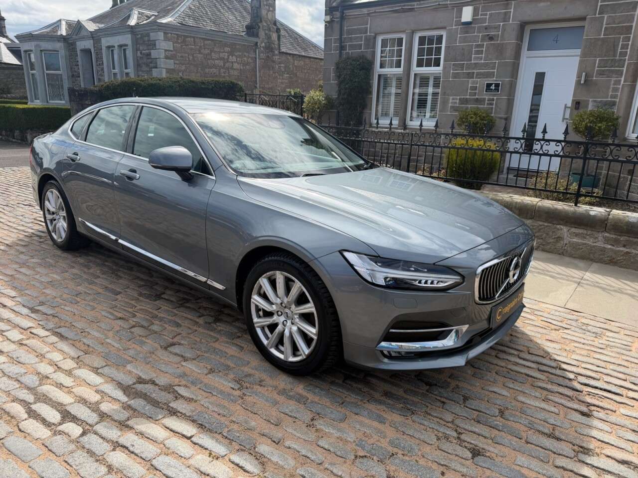 2017 VOLVO S90 2017 VOLVO S90