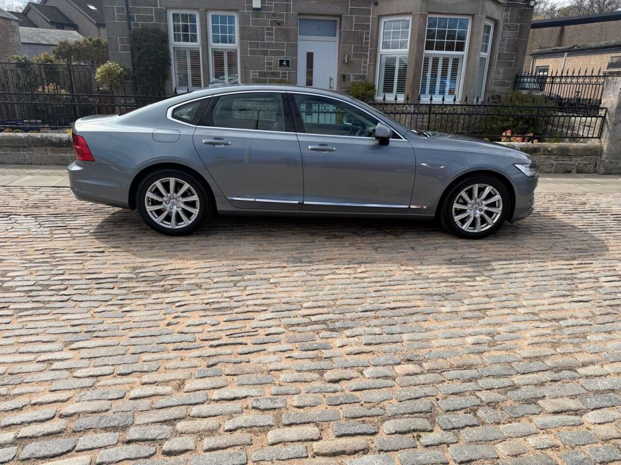 2017 VOLVO S90 2017 VOLVO S90