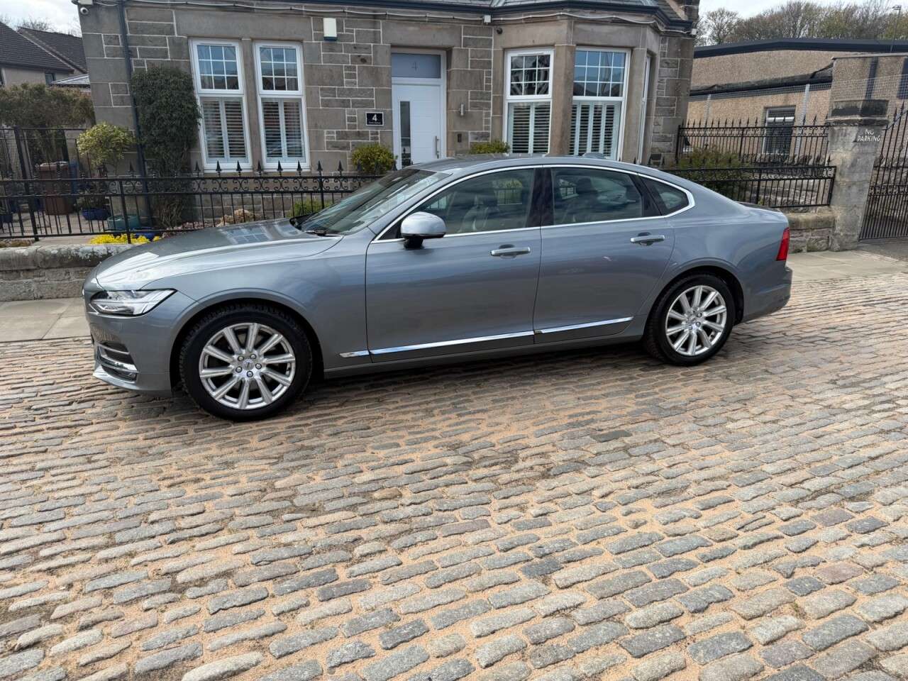 2017 VOLVO S90 2017 VOLVO S90