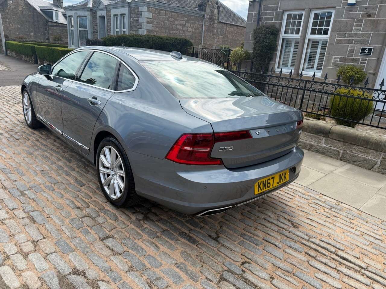 2017 VOLVO S90 2017 VOLVO S90