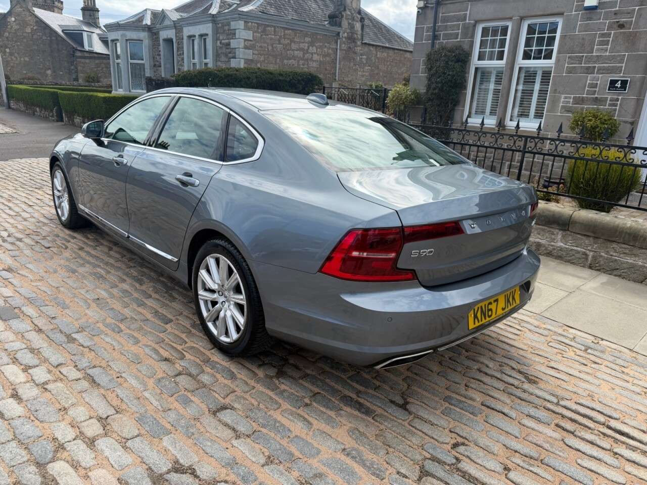 2017 VOLVO S90 2017 VOLVO S90