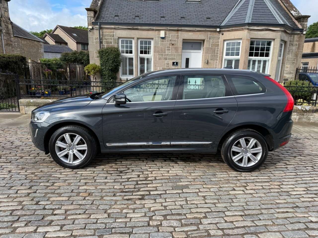 2017 VOLVO XC60 2017 VOLVO XC60