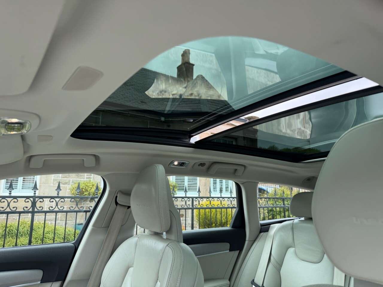 2017 VOLVO V90 2017 VOLVO V90