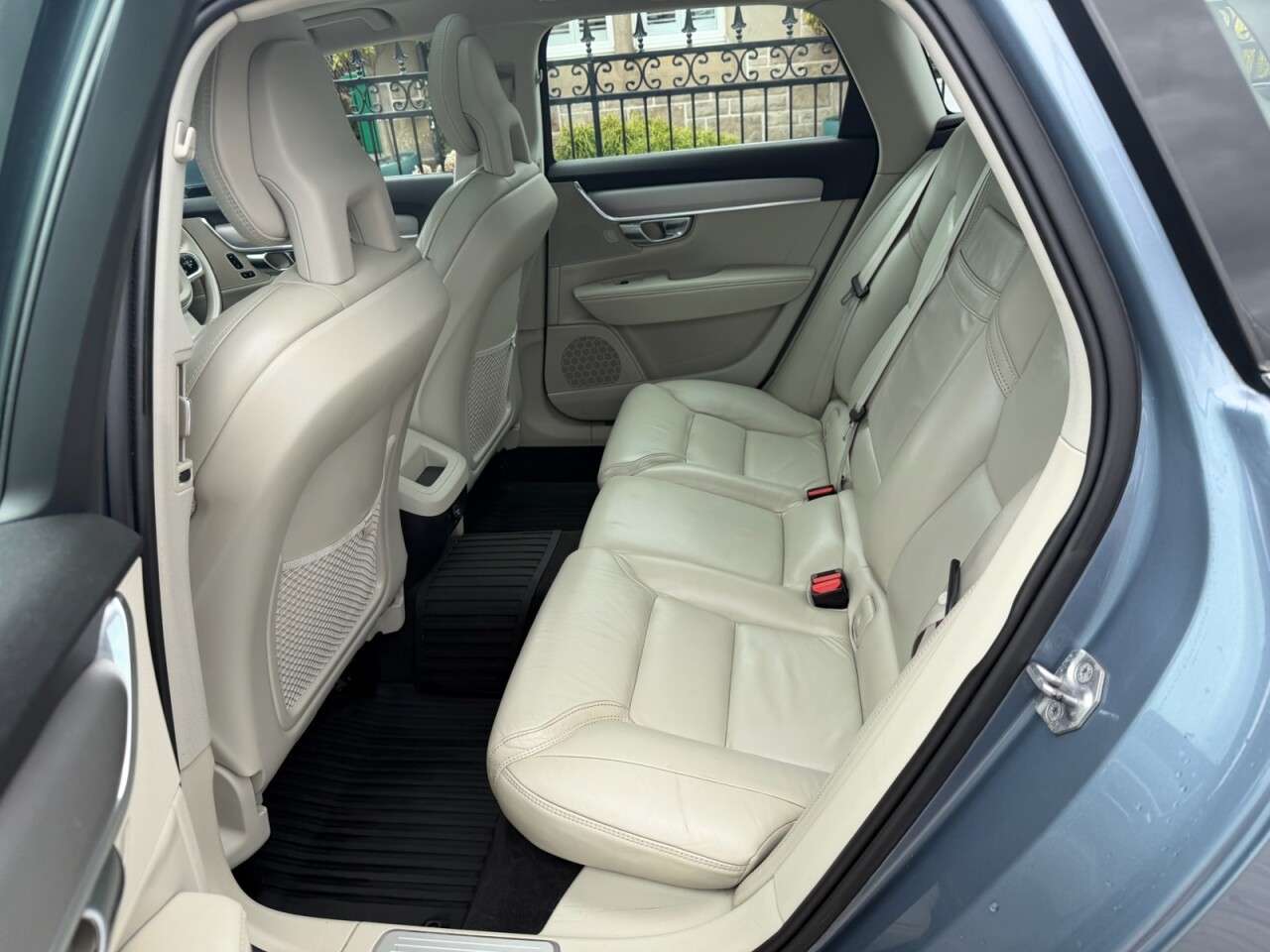 2017 VOLVO V90 2017 VOLVO V90