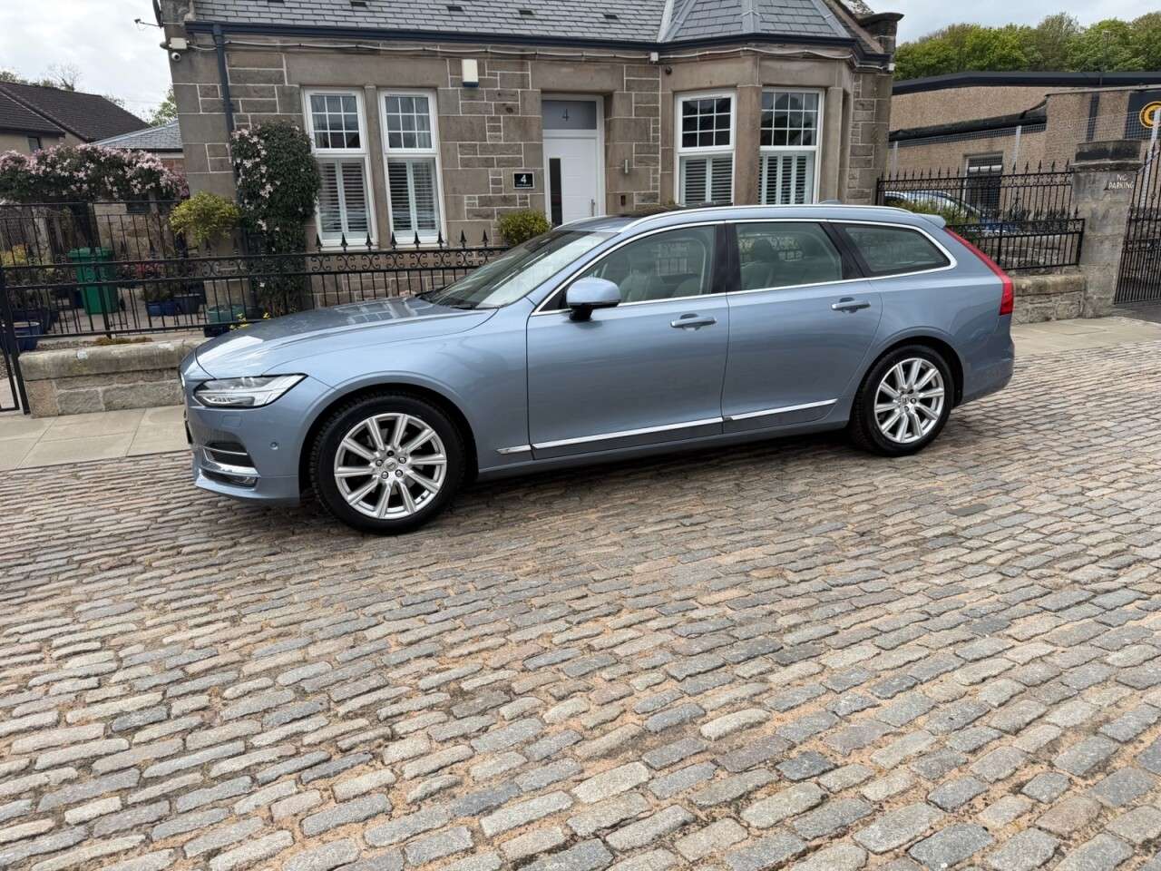 2017 VOLVO V90 2017 VOLVO V90
