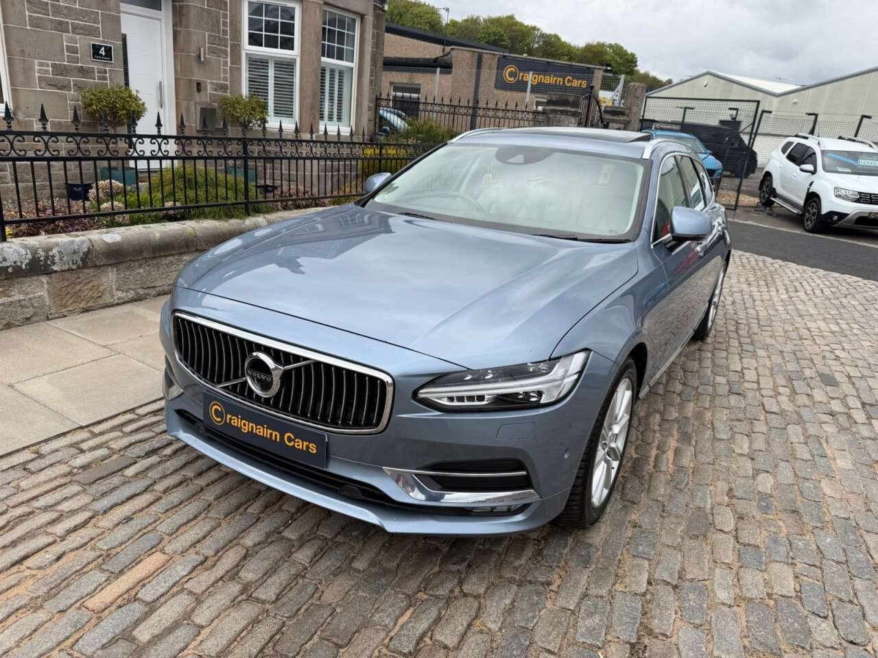 2017 VOLVO V90 2017 VOLVO V90