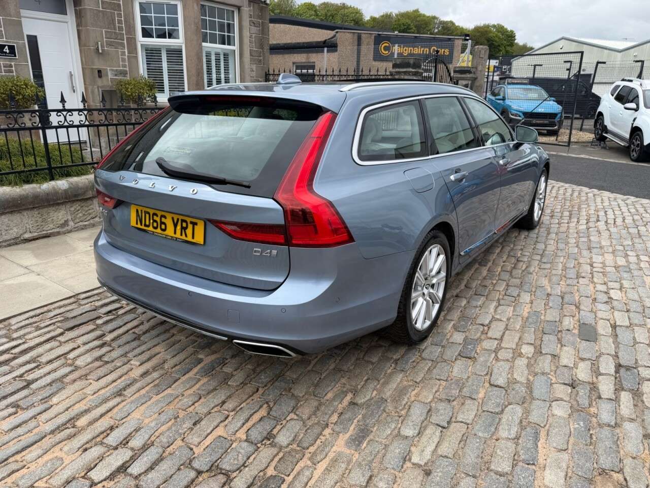 2017 VOLVO V90 2017 VOLVO V90