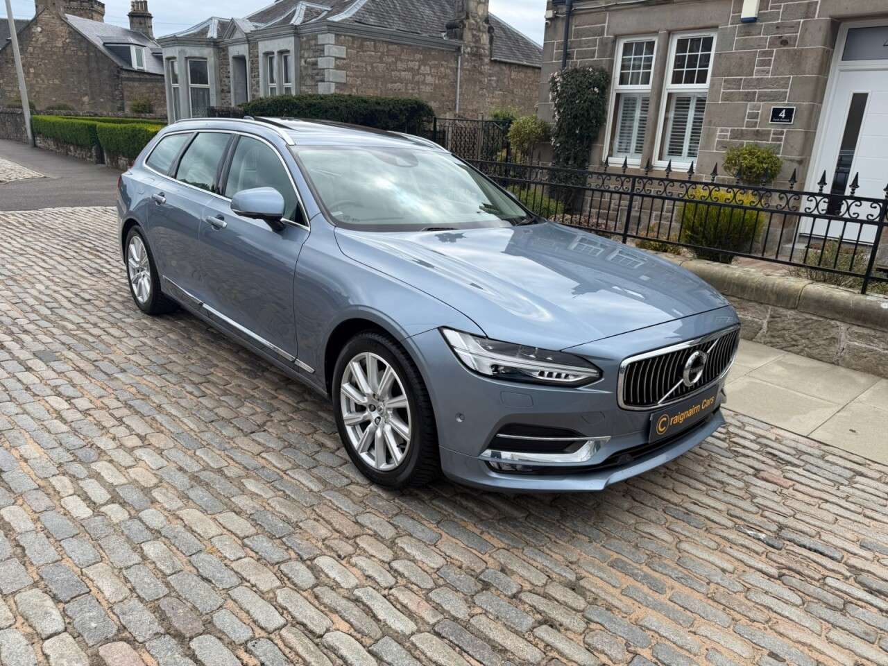 2017 VOLVO V90 2017 VOLVO V90