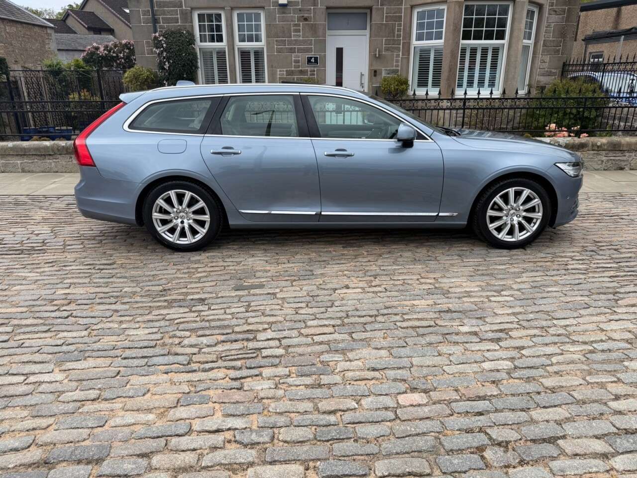 2017 VOLVO V90 2017 VOLVO V90
