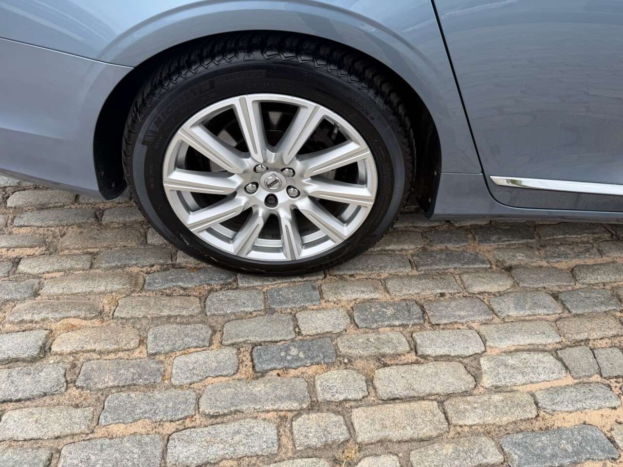 2017 VOLVO V90 2017 VOLVO V90