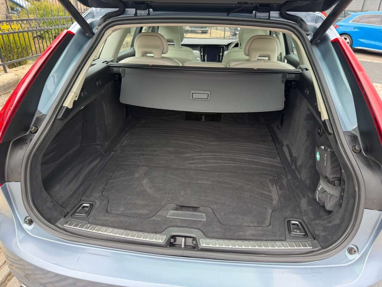 2017 VOLVO V90 2017 VOLVO V90