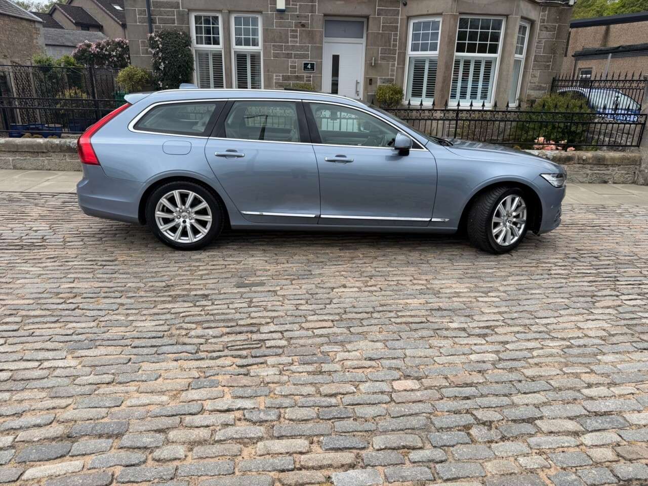 2017 VOLVO V90 2017 VOLVO V90