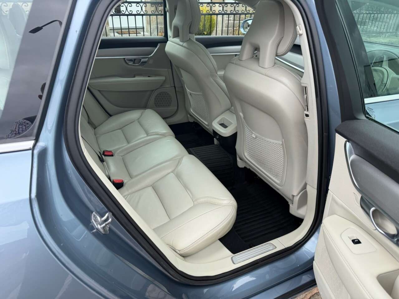 2017 VOLVO V90 2017 VOLVO V90